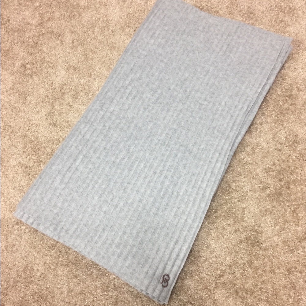 CALIA by Carrie Underwood scarf